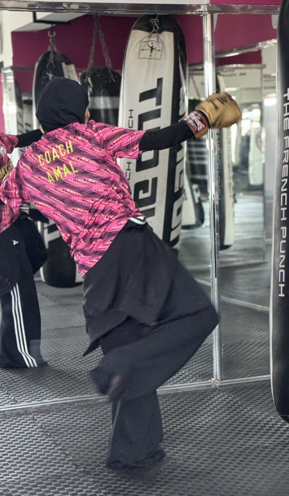Enchaînement de frappes sur sac lourd